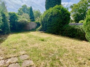 REAR SHARED GARDEN- click for photo gallery